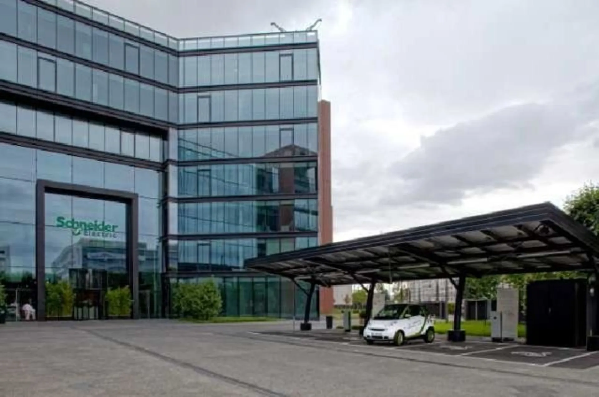 Капитал - Schneider Electric начинает поставки в Казахстан