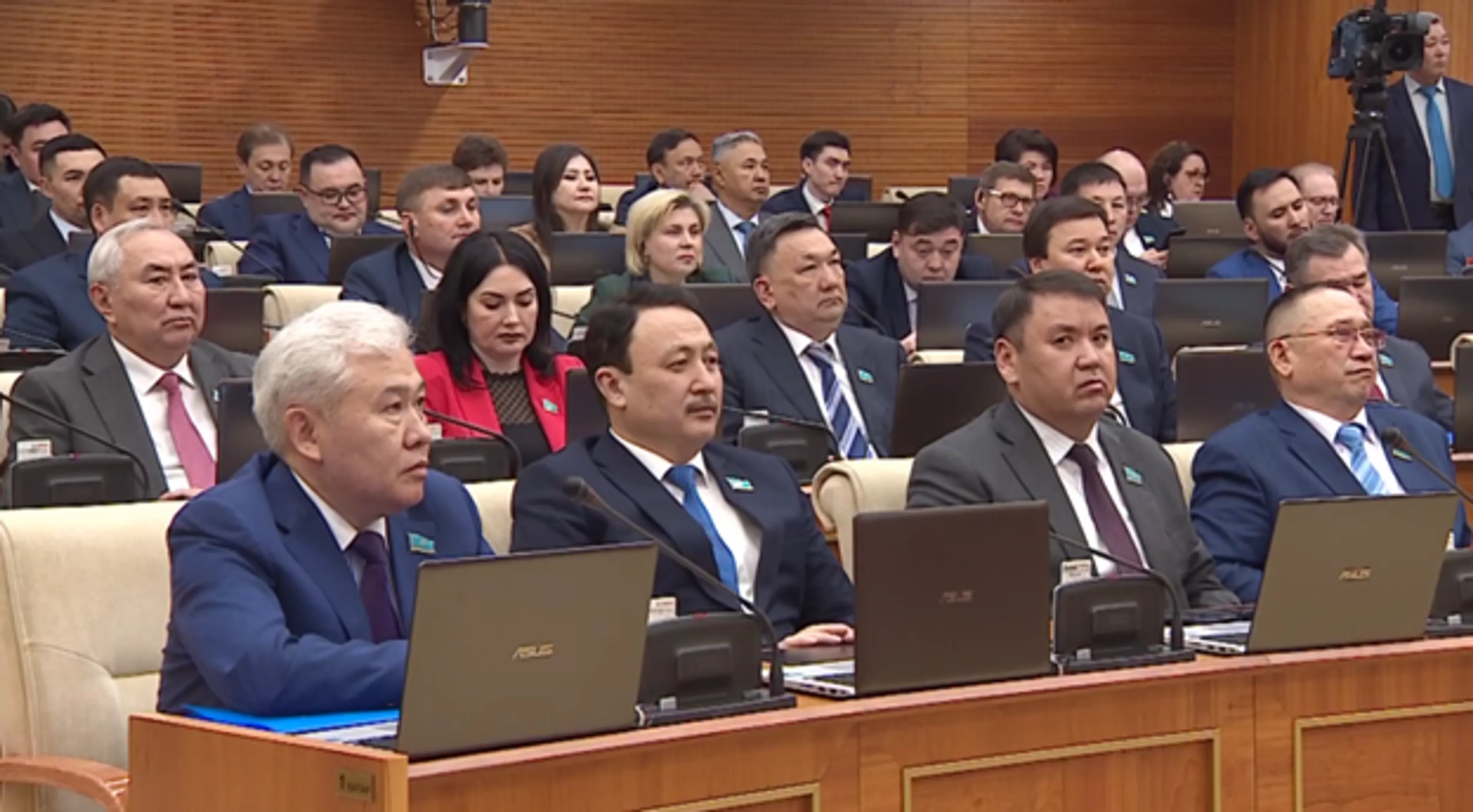 Капитал - Шесть партий сформировали свои фракции в мажилисе