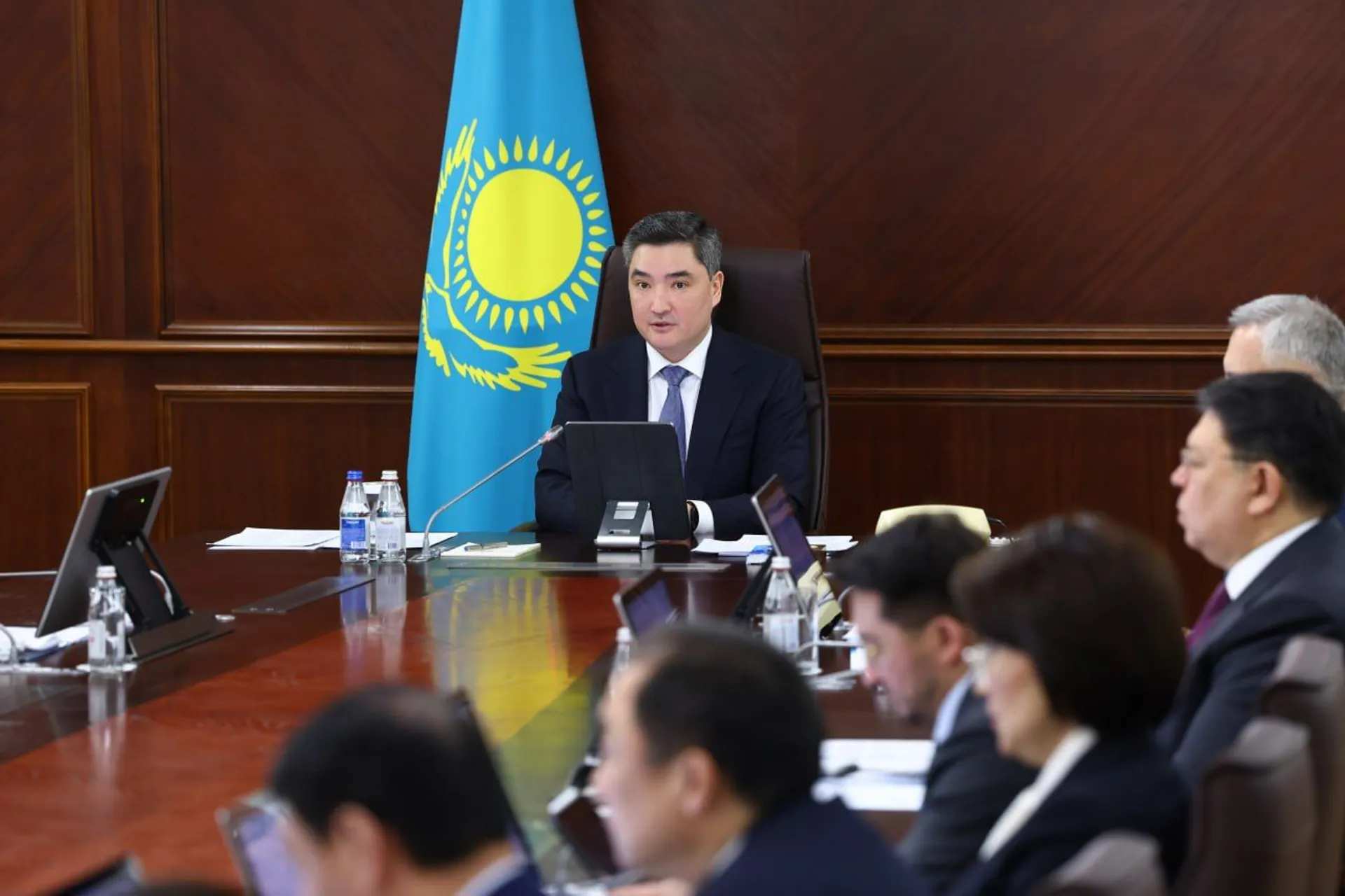 Капитал - Премьер обеспокоен пристрастием детей к фастфуду и энергетикам