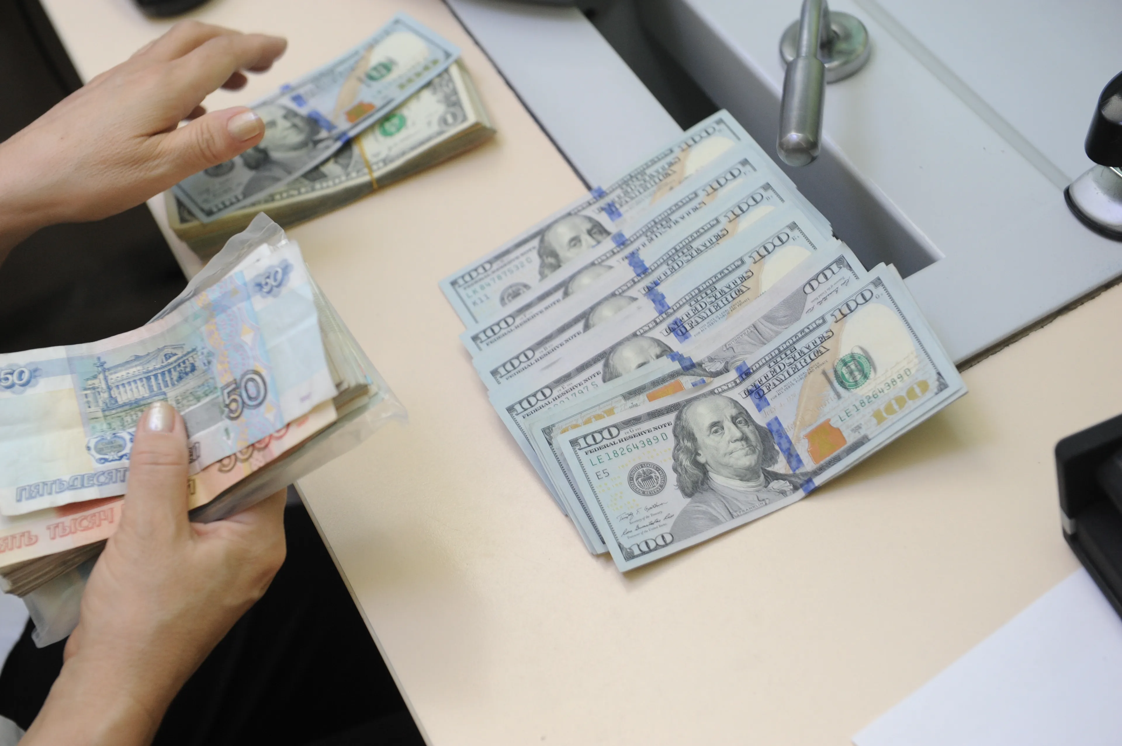 Капитал - Курс доллара снизился еще на 7 тенге