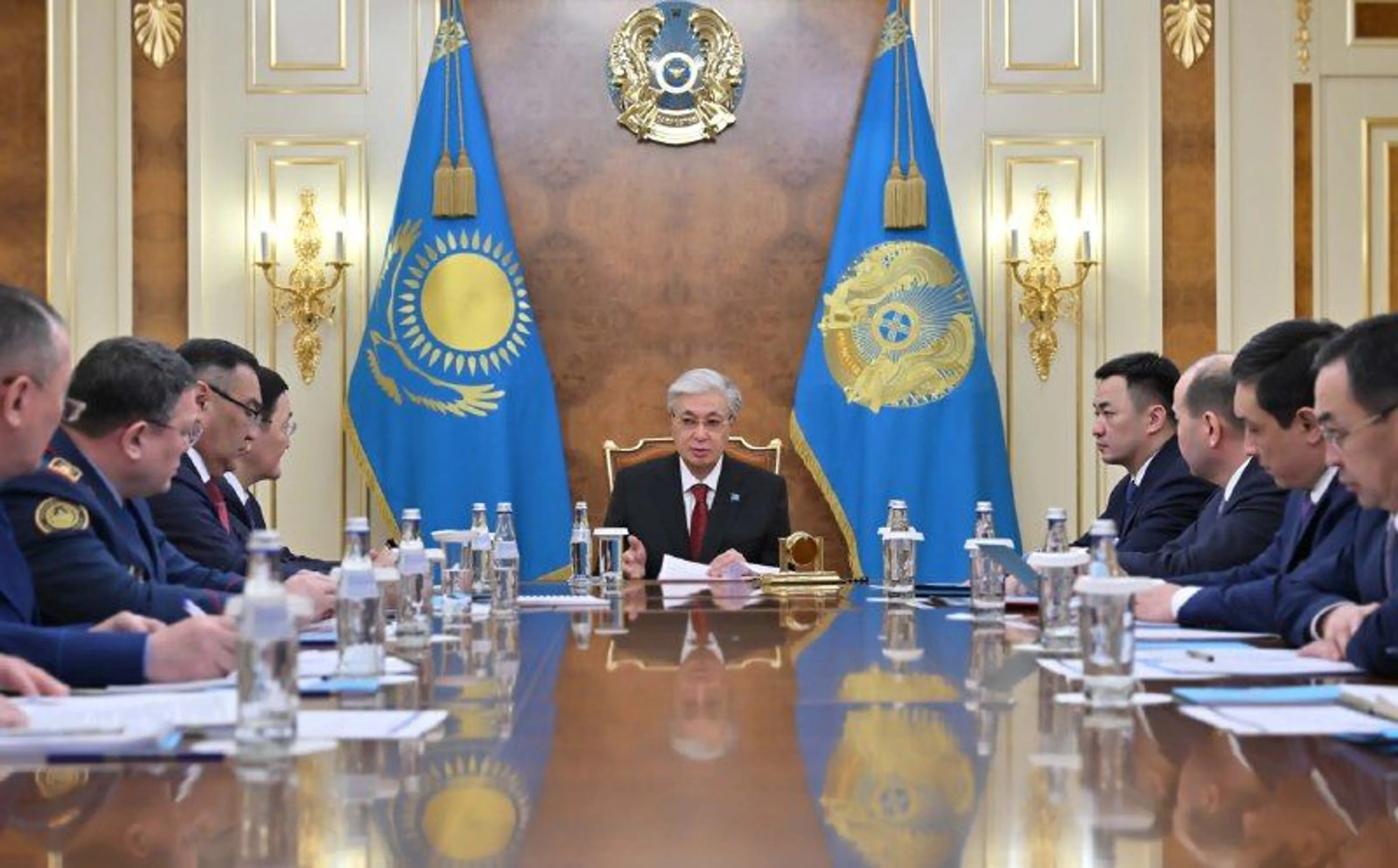 Капитал - Президент провел совещание по вопросам воинской дисциплины и правопорядка