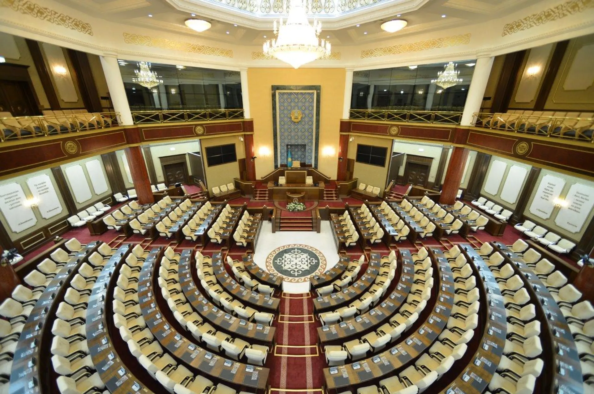 Капитал - Президент назначил депутатов сената