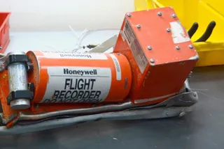 Капитал - СМИ: На записи черного ящика А321 содержится отчетливый звук взрыва