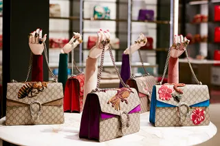 Капитал - В Лондоне стало выгодно покупать люксовые товары