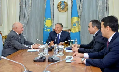 Нурсултан Назарбаев встретился с экс-мэром Москвы Юрием Лужковым