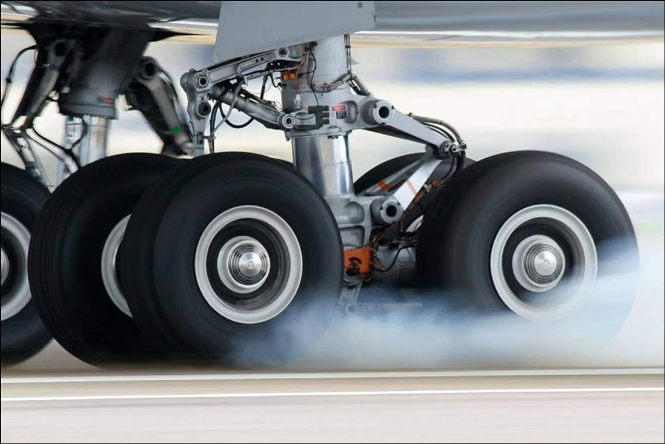 Под шасси самолета Эйр Астаны просел асфальт - Image Kapital.kz