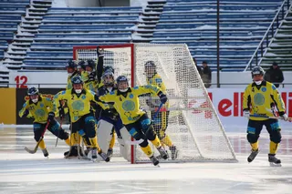 Капитал - Казахстан разгромил США и вышел в полуфинал ЧМ по бенди