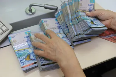 Тенге на бирже с утра снова укрепился