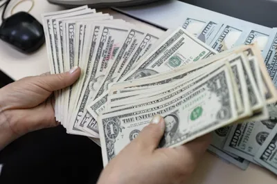 Объем торгов по доллару резко упал до $8,5 млн