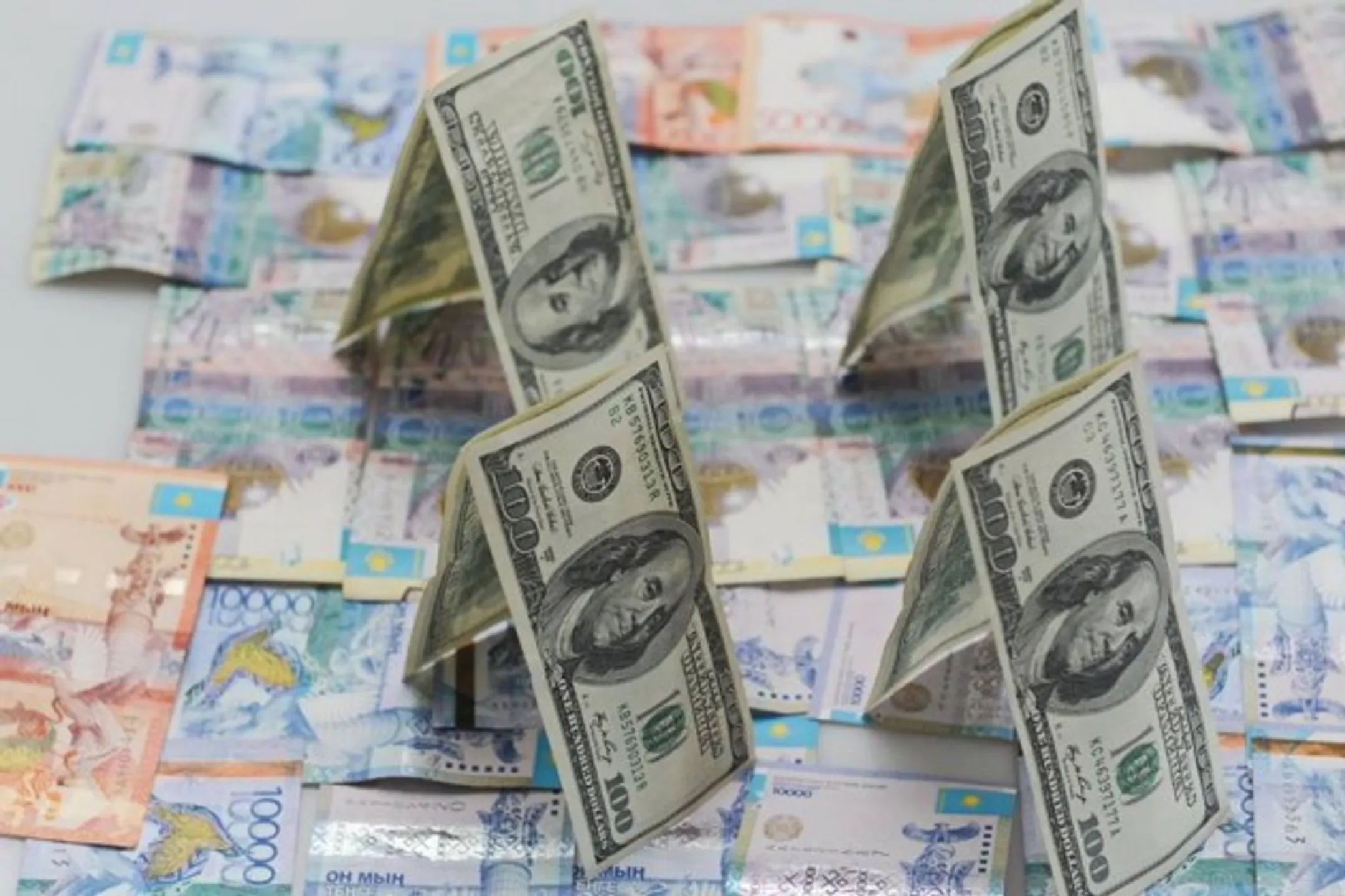 В июне казахстанцы купили в обменниках $316 млн - Image Kapital.kz