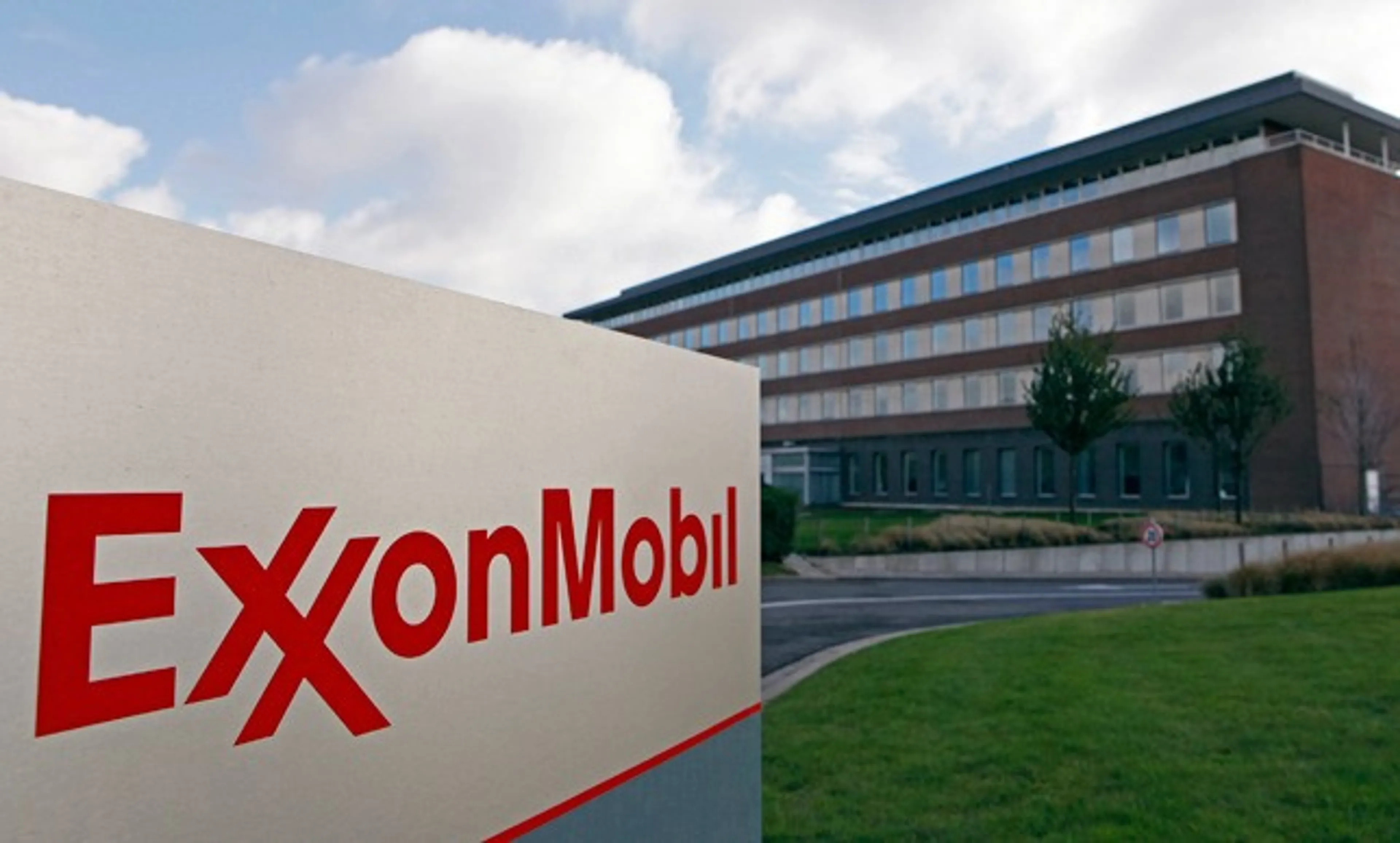 Капитал - Exxon Mobil сократила прибыль, Chevron терпит убытки