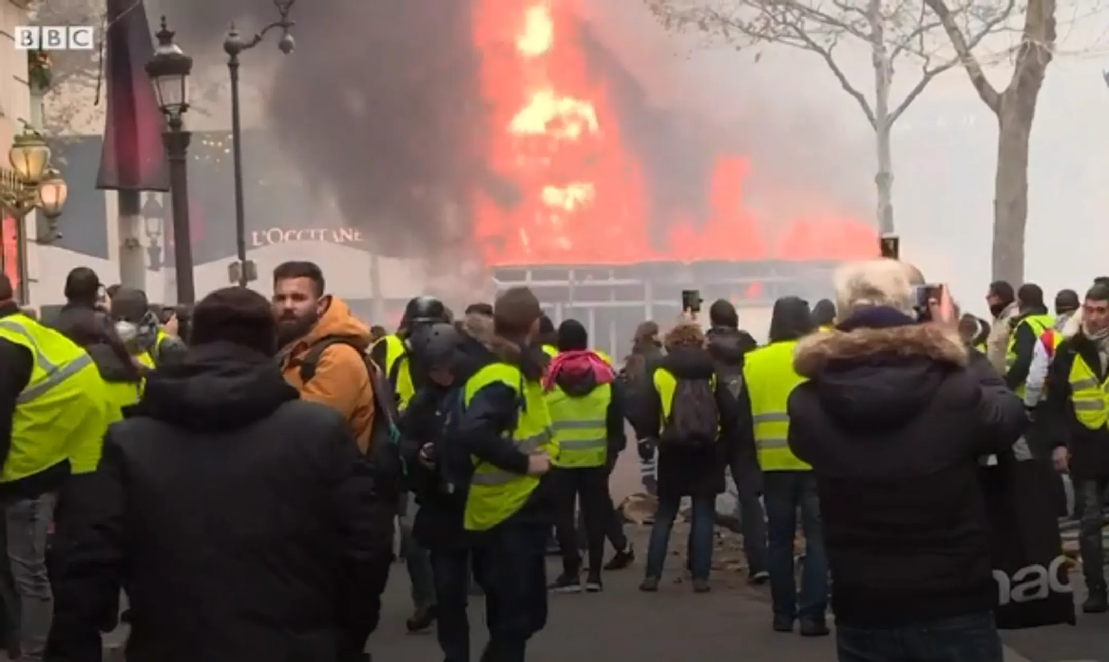 В Париже протестуют против роста цен на бензин - Image Kapital.kz