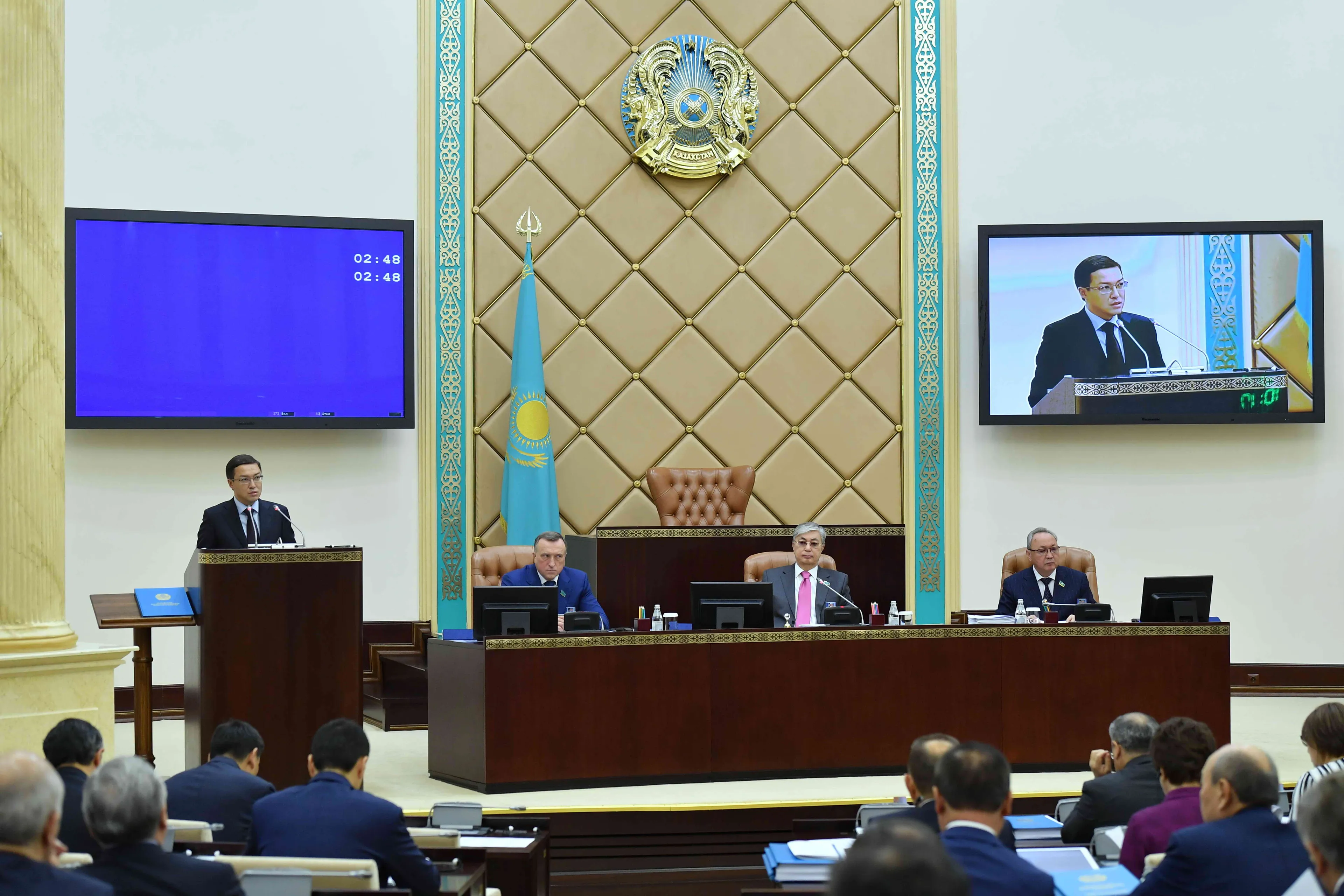 Капитал - Сенаторы утвердили поправки в бюджет