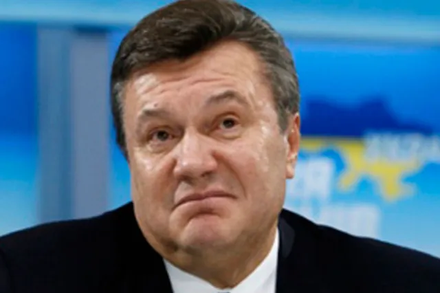 Янукович принял отставку правительства