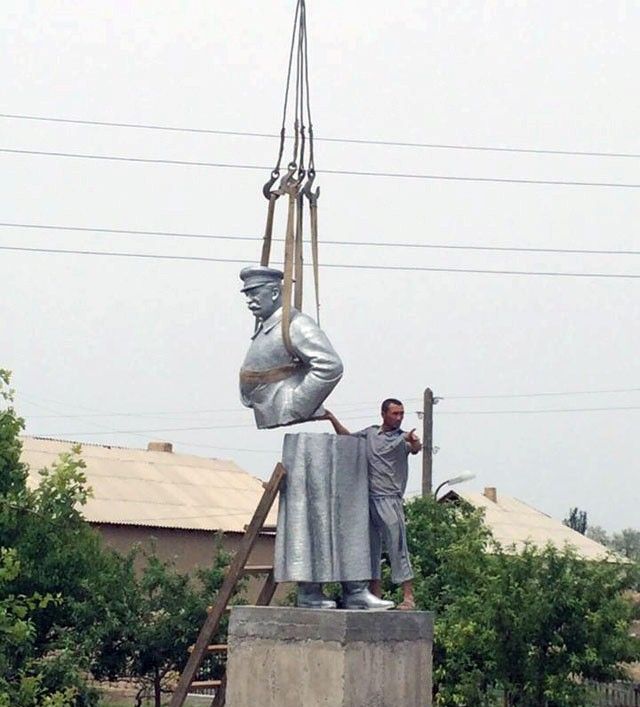 В Южном Казахстане демонтировали памятник Сталину - Kapital.kz