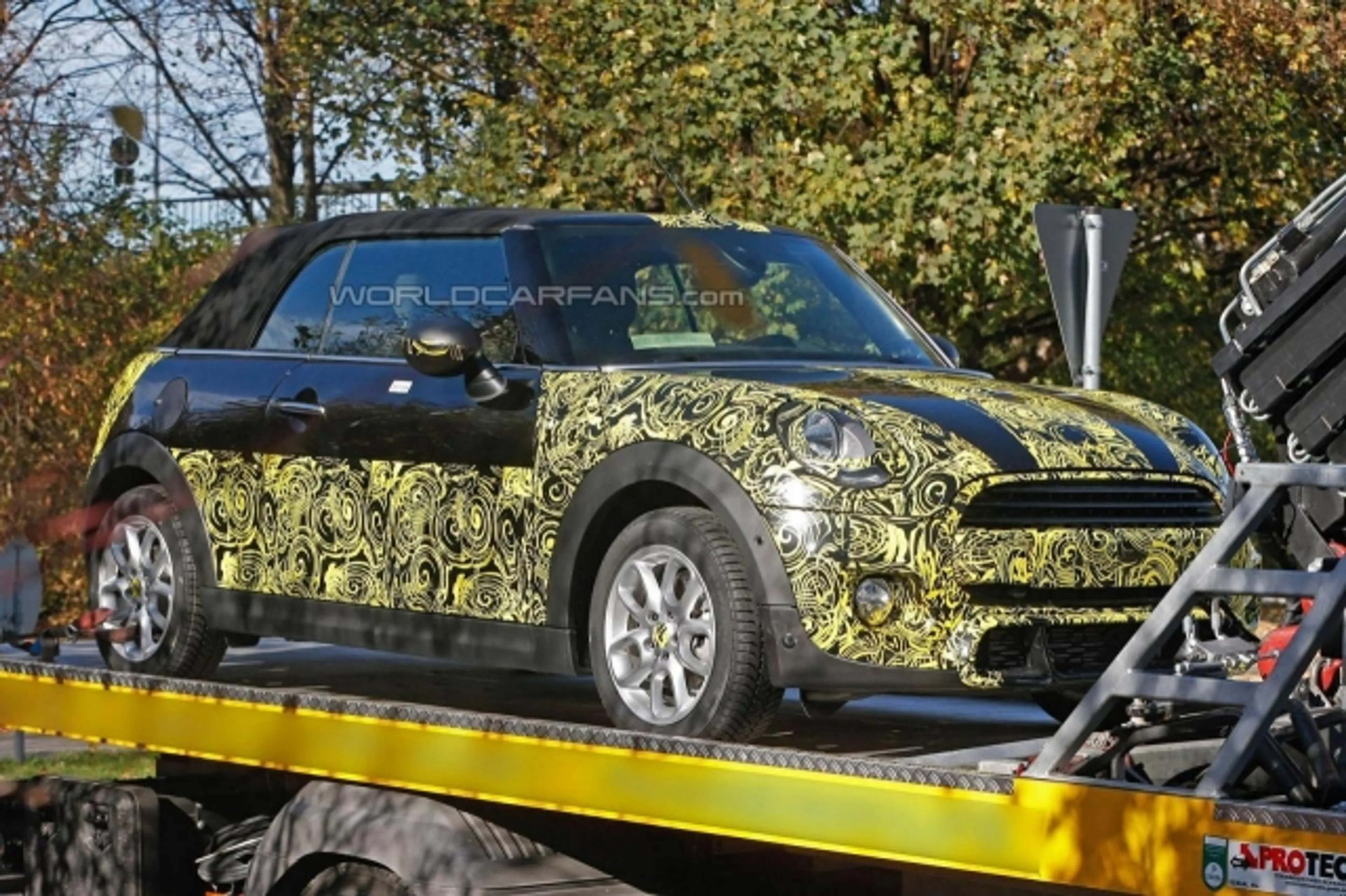 Капитал - Внешность кабриолета MINI Cooper подглядели