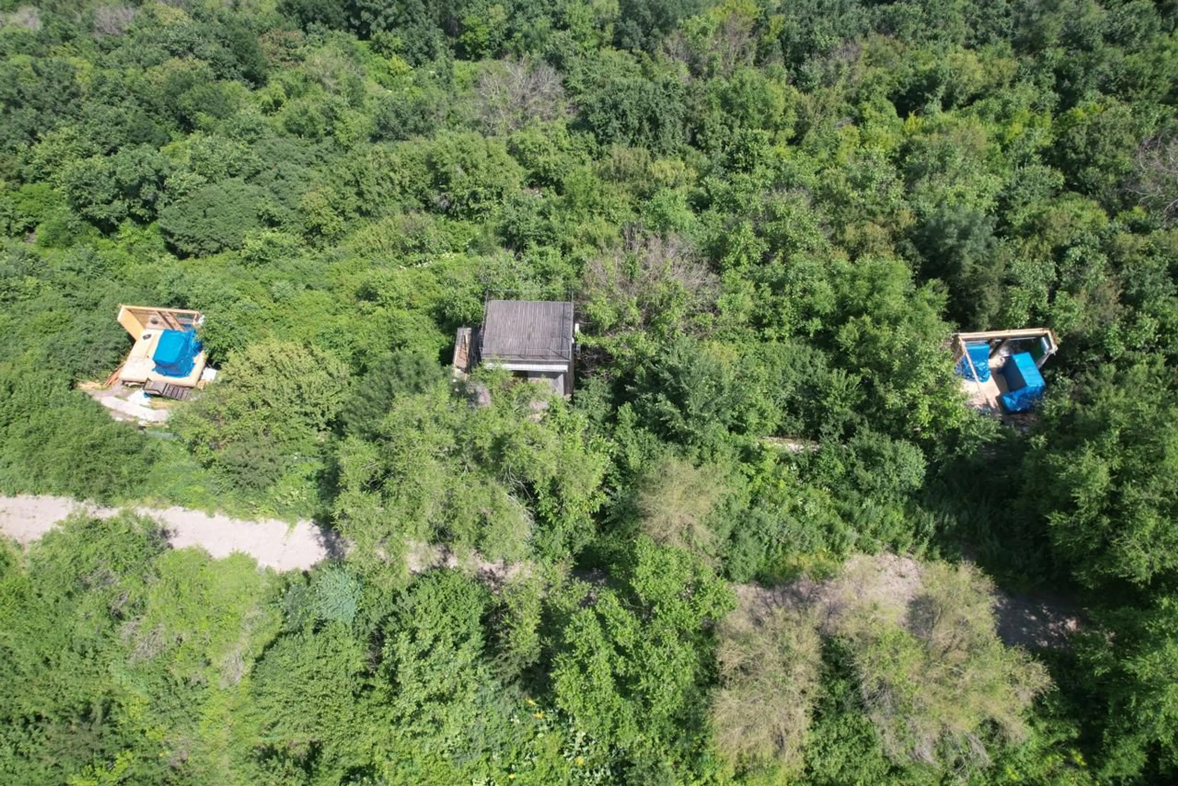 Капитал - Три незаконных объекта снесли в предгорье Алматы