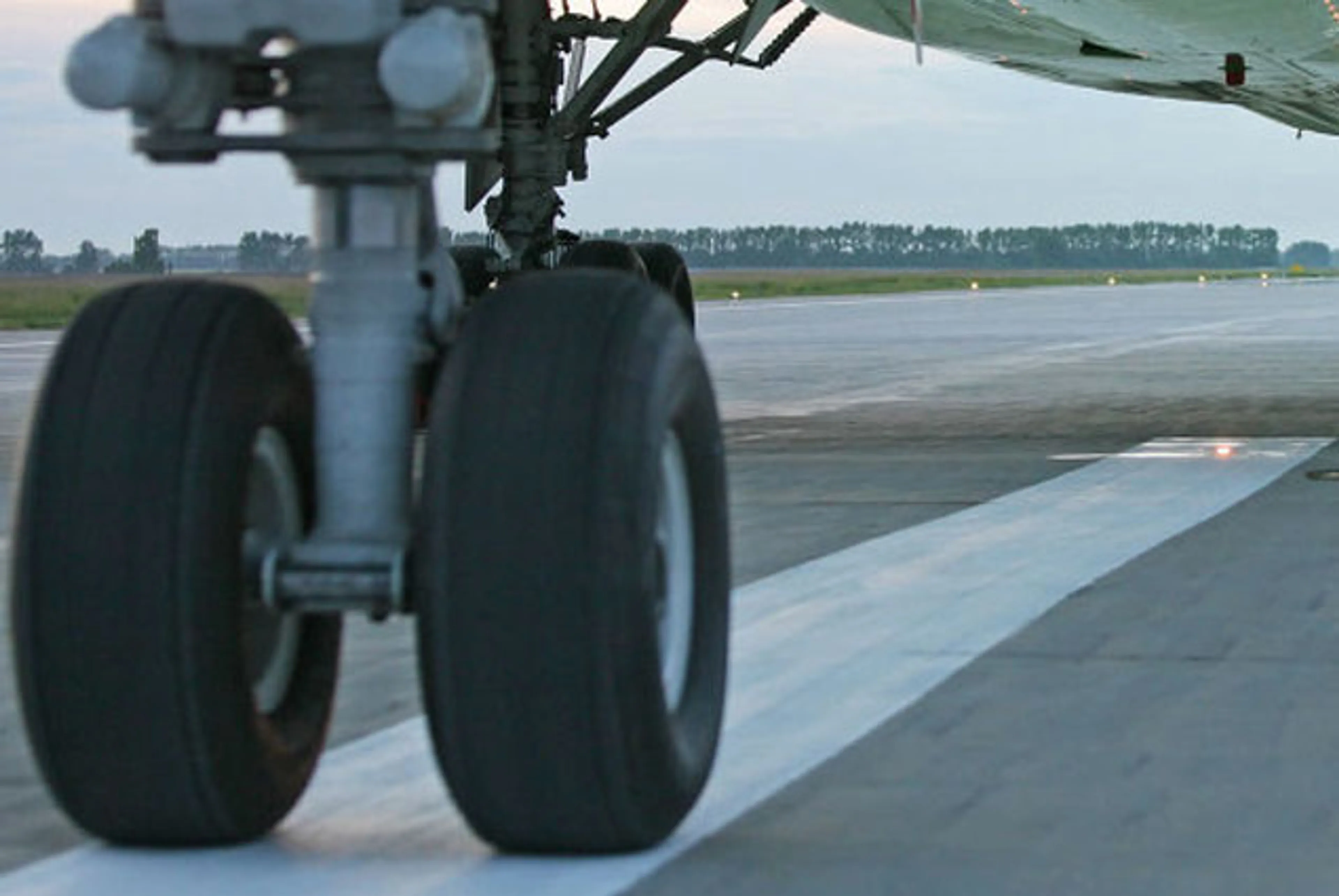 Капитал - Самолеты из Астрахани и Алматы ушли на запасные аэродромы