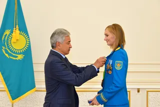 Капитал - Министр обороны наградил призера Олимпийских игр Ольгу Рыпакову
