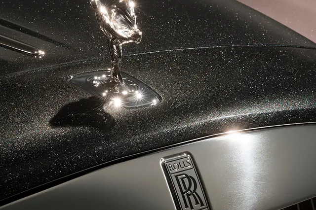 Rolls-Royce представил автомобиль с краской из алмазов