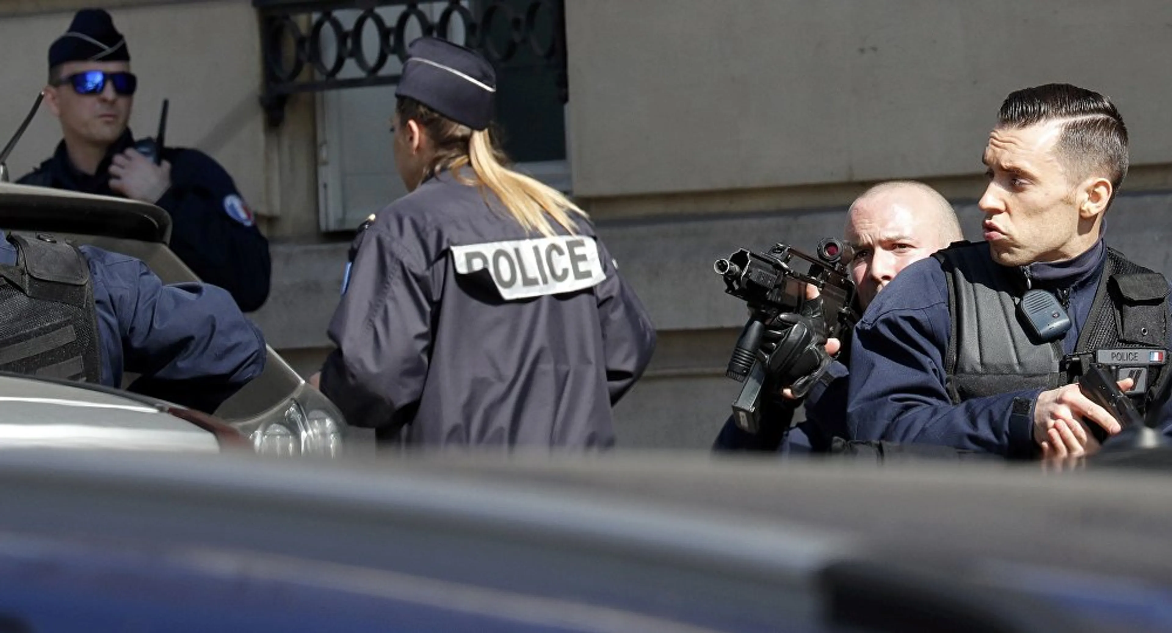 Капитал - Франция усиливает меры безопасности из-за стрельбы в Париже