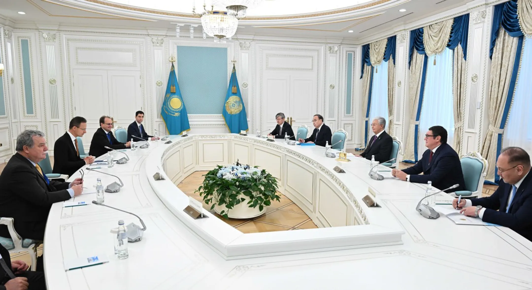 Президент Казахстана принял министра иностранных дел Венгрии - Image Kapital.kz