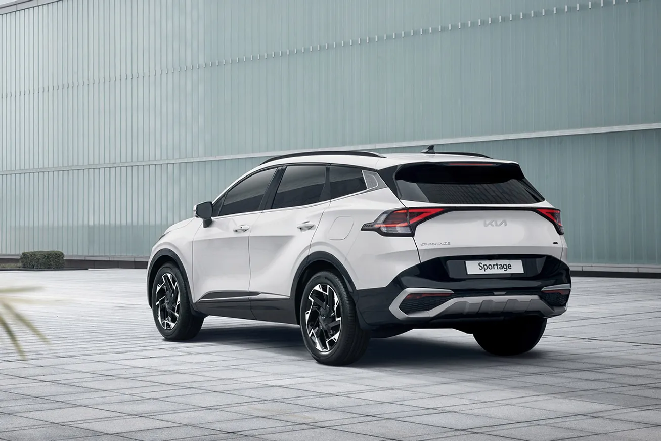 Land Cruiser 300, новый Sportage и готовый La Voiture Noire - фото kapital.kz