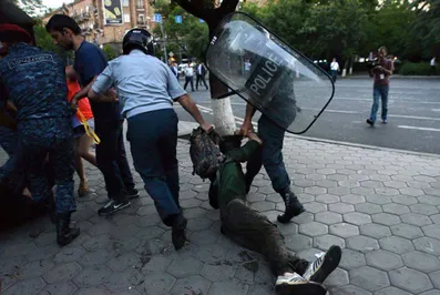 За событиями в Армении могут стоять внешние силы