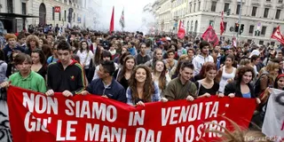 Капитал - Итальянские студенты протестуют против правительства