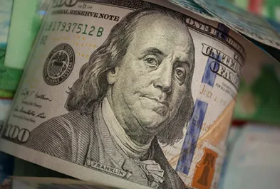 Доллар продается в обменниках по 384 тенге