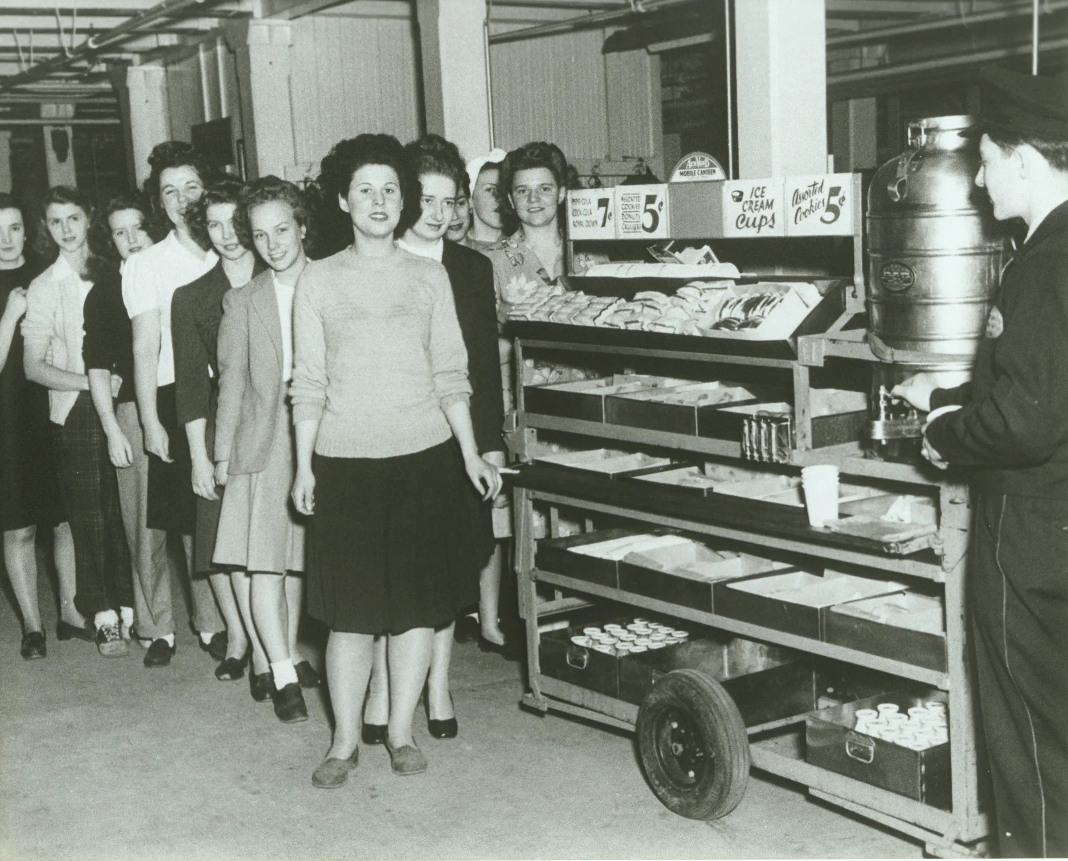 Как Билл Розенберг заработал состояние на пончиках Dunkin Donuts - Image Kapital.kz