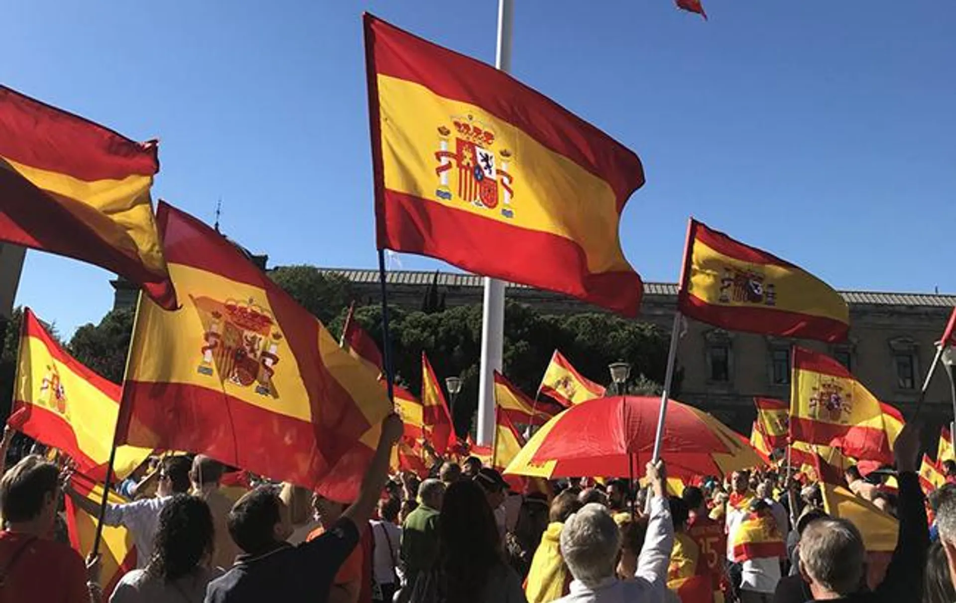 Капитал - В Барселоне прошел митинг за единство Испании