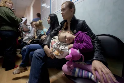 Беженцы с Украины обменяют паспорта на миграционные карты