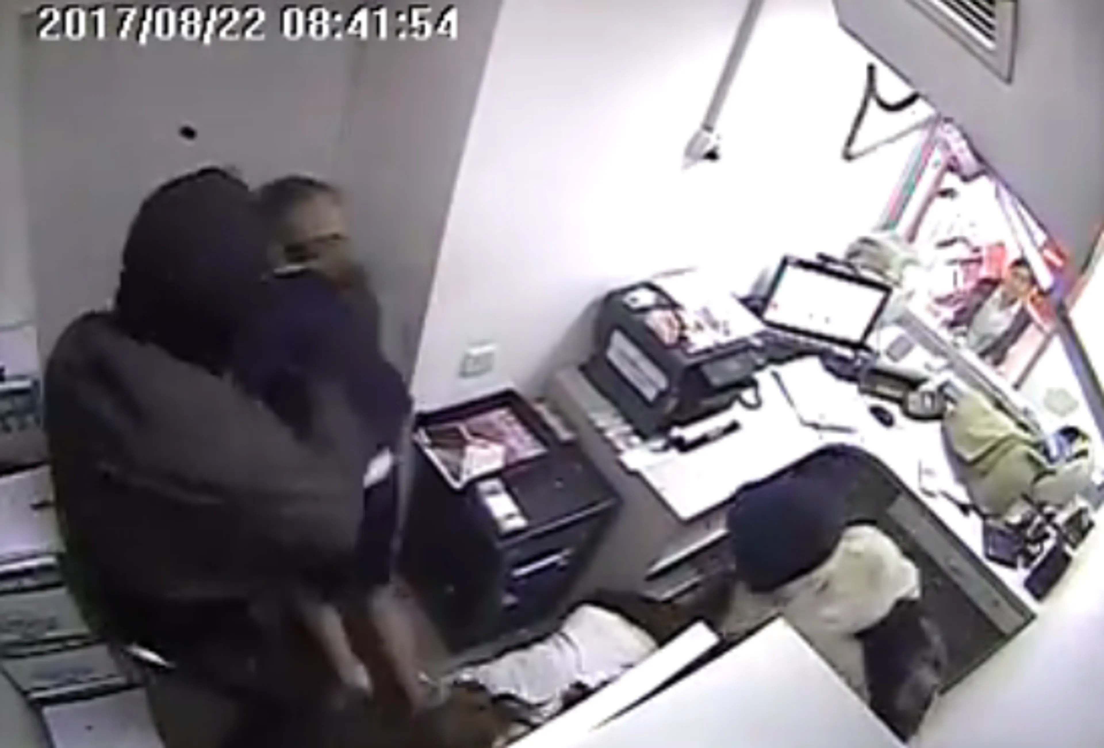 Капитал - Kaspi Bank выплатит 5 миллионов тенге за информацию о грабителях