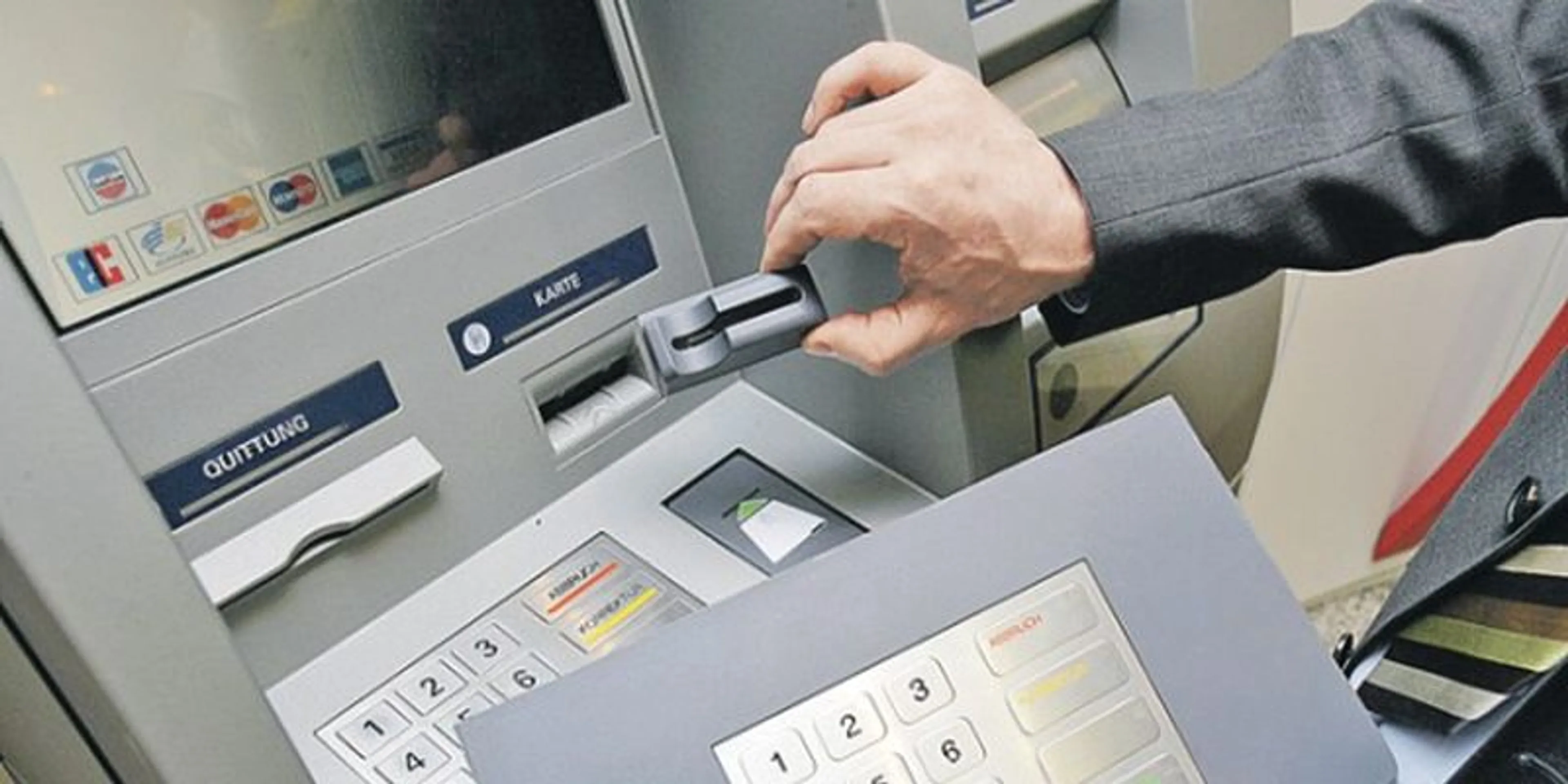 Капитал - Сбербанк назвал небезопасные для использования банковских карт страны