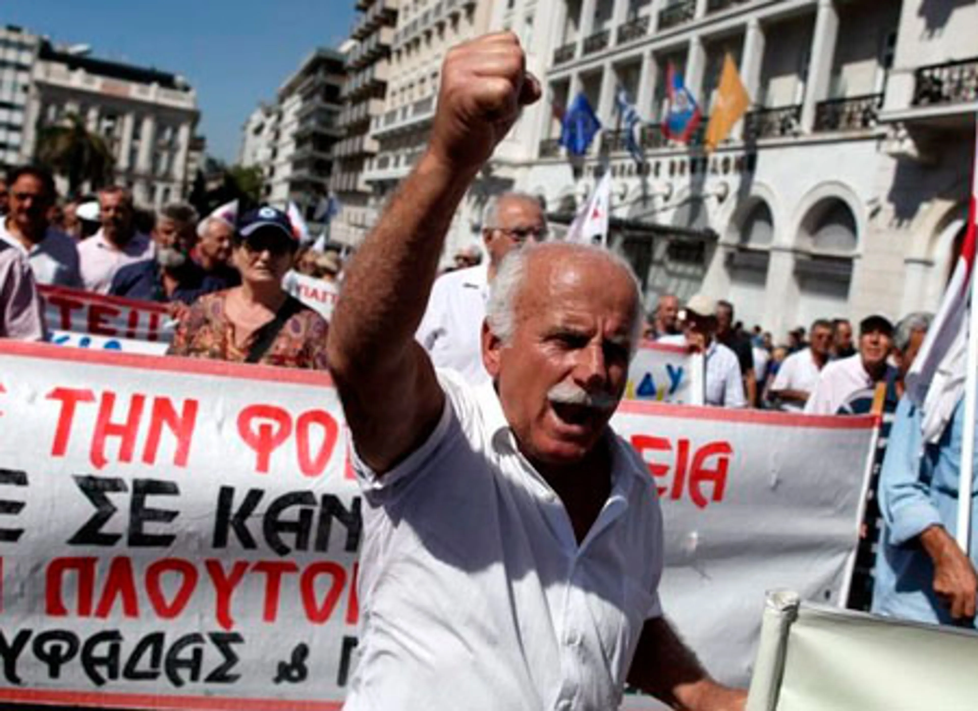 Капитал - В Греции тотальные увольнения госслужащих