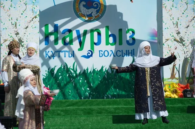 Полтонны бесплатных баурсаков и наурыз-коже приготовили для алматинцев