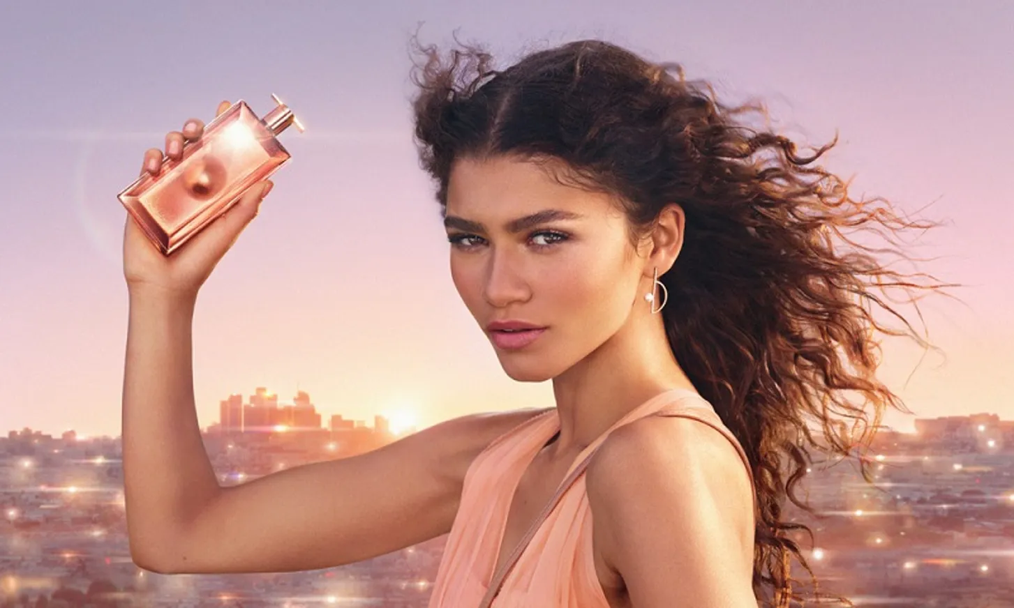 Зендая с флаконом&nbsp; Idole