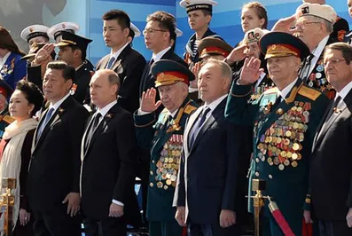 Нурсултан Назарбаев посетил военный парад в Москве