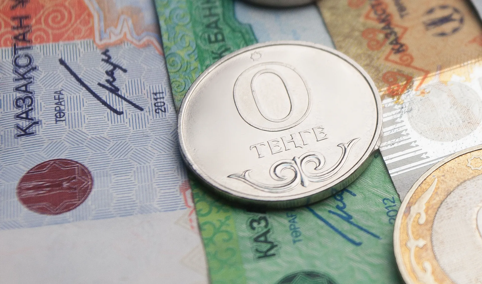 Капитал - Минимизация рисков, связанных с потенциальной девальвацией в РК