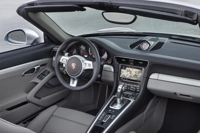 Porsche 911 лишили крыши