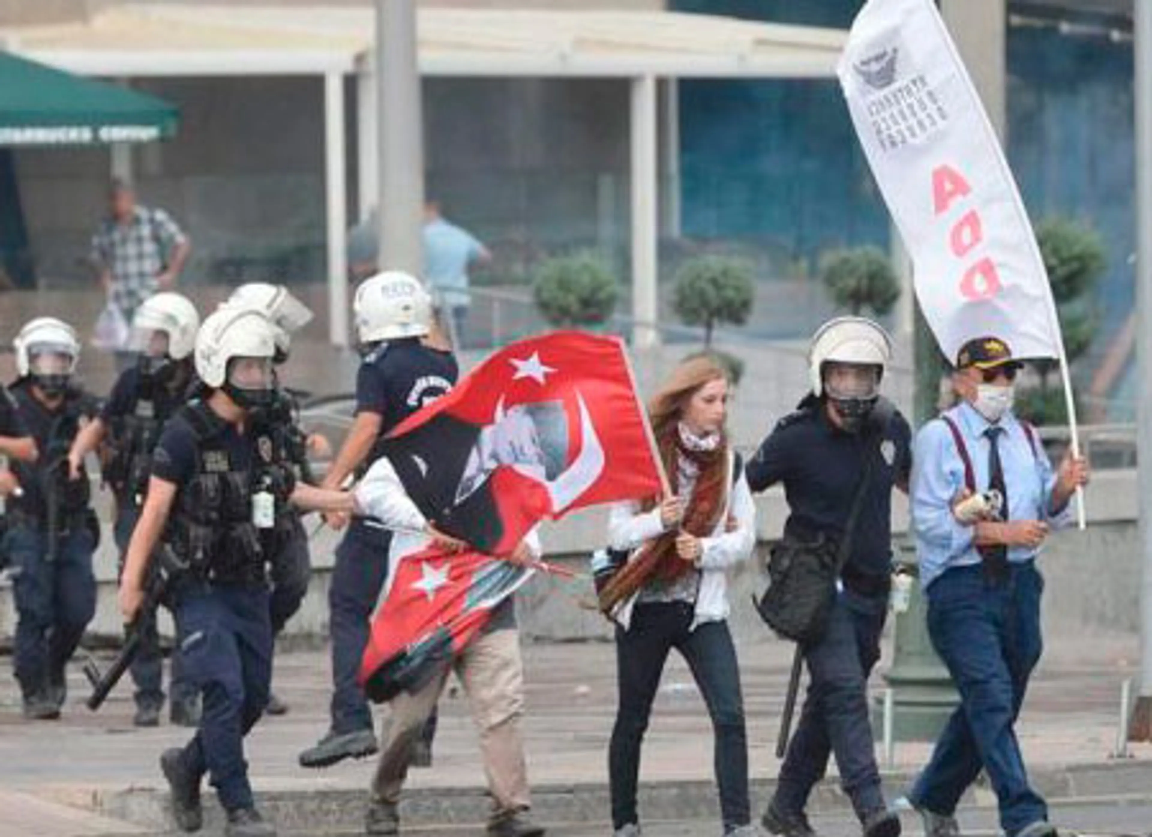 Капитал - Тысячи митингующих вышли на улицы Анкары