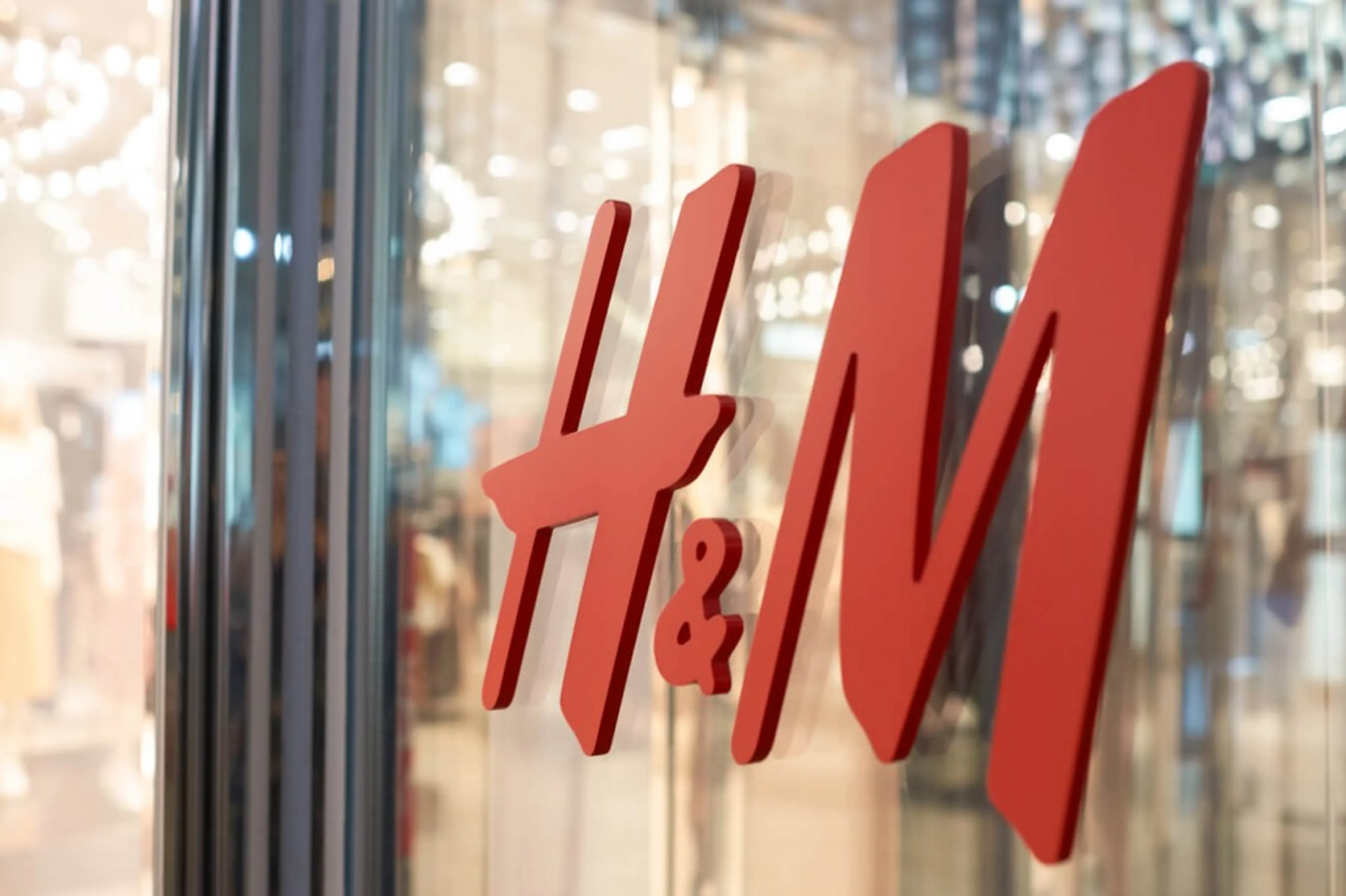 Капитал - H&M намерена сократить 20% сотрудников