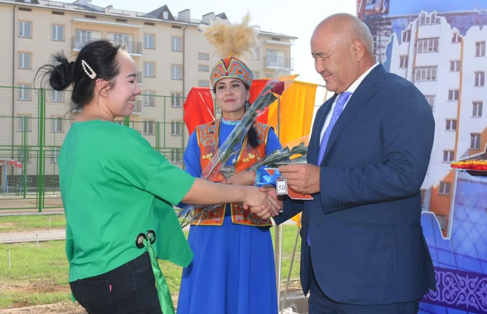 Капитал - Свыше 600 семей в Туркестане получили квартиры