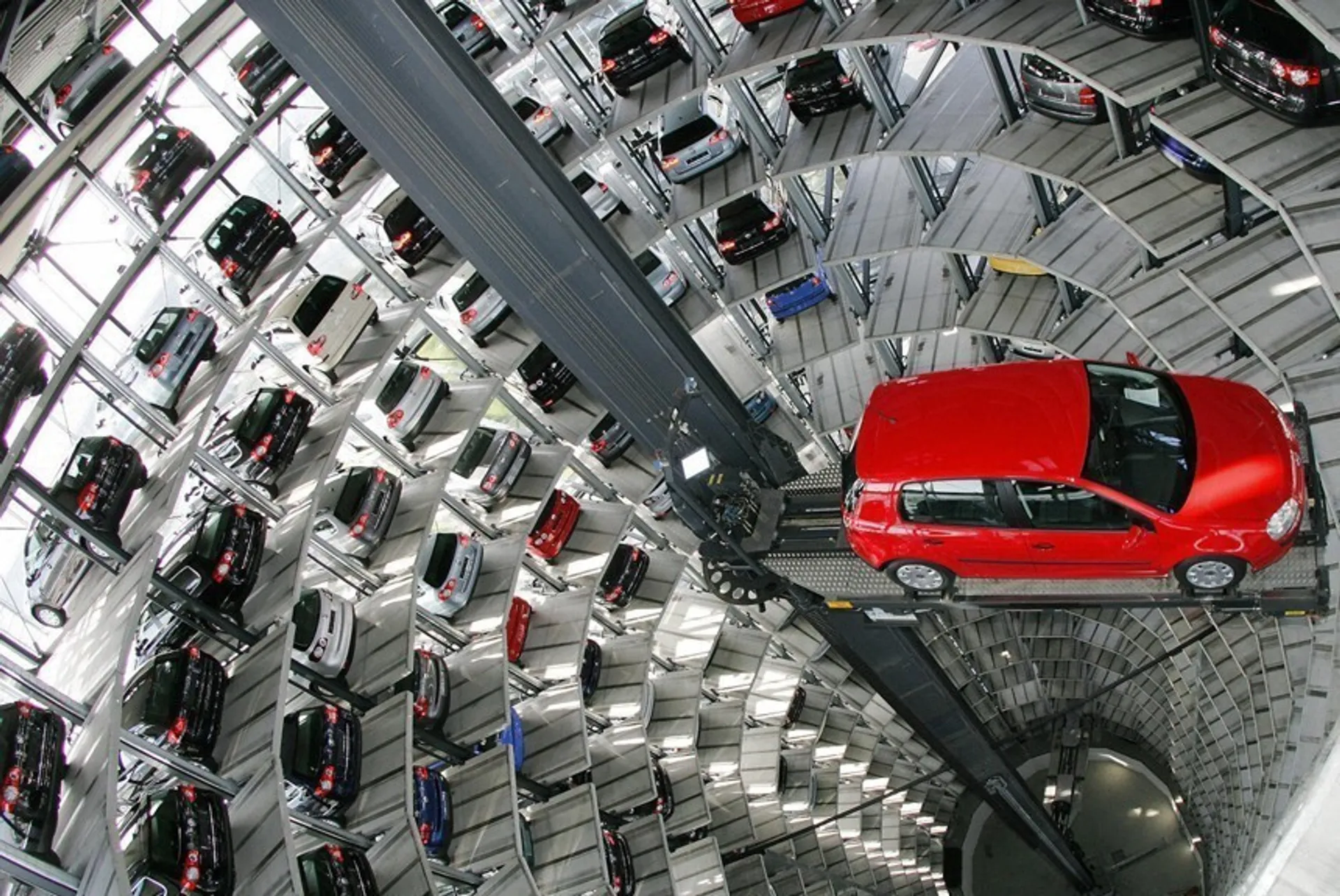 Капитал - Продажи автомобилей в России падают