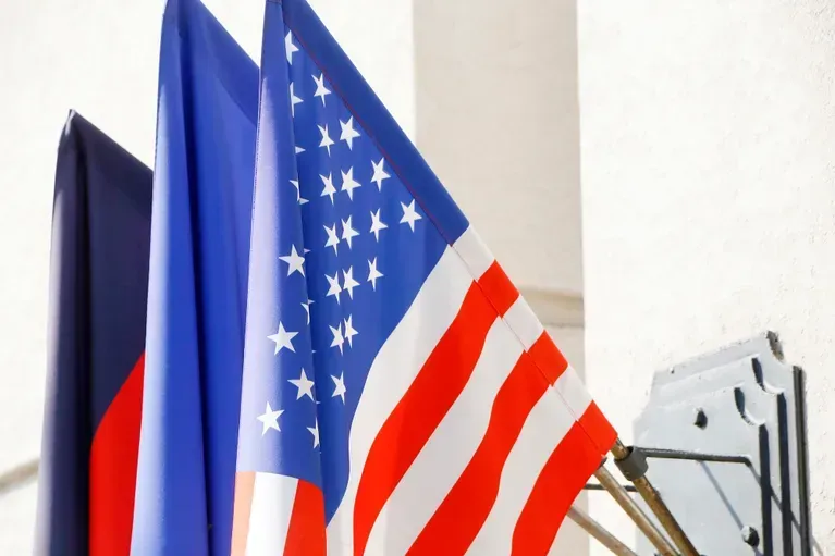 Дональд Трамп объявил о введении пошлины в 25% на импорт из Казахстана