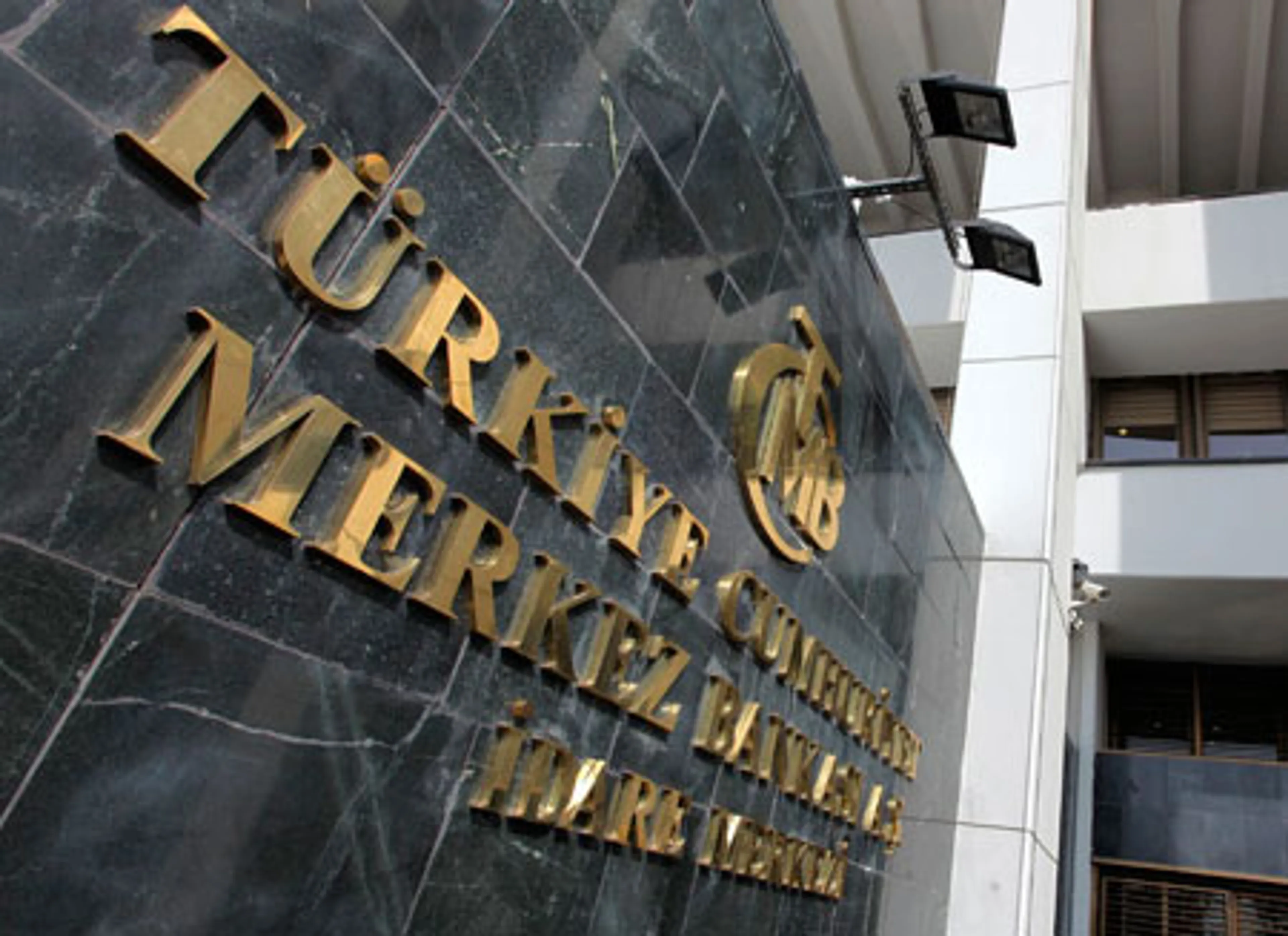 Капитал - Вкладчики снимают деньги со счетов банков Турции