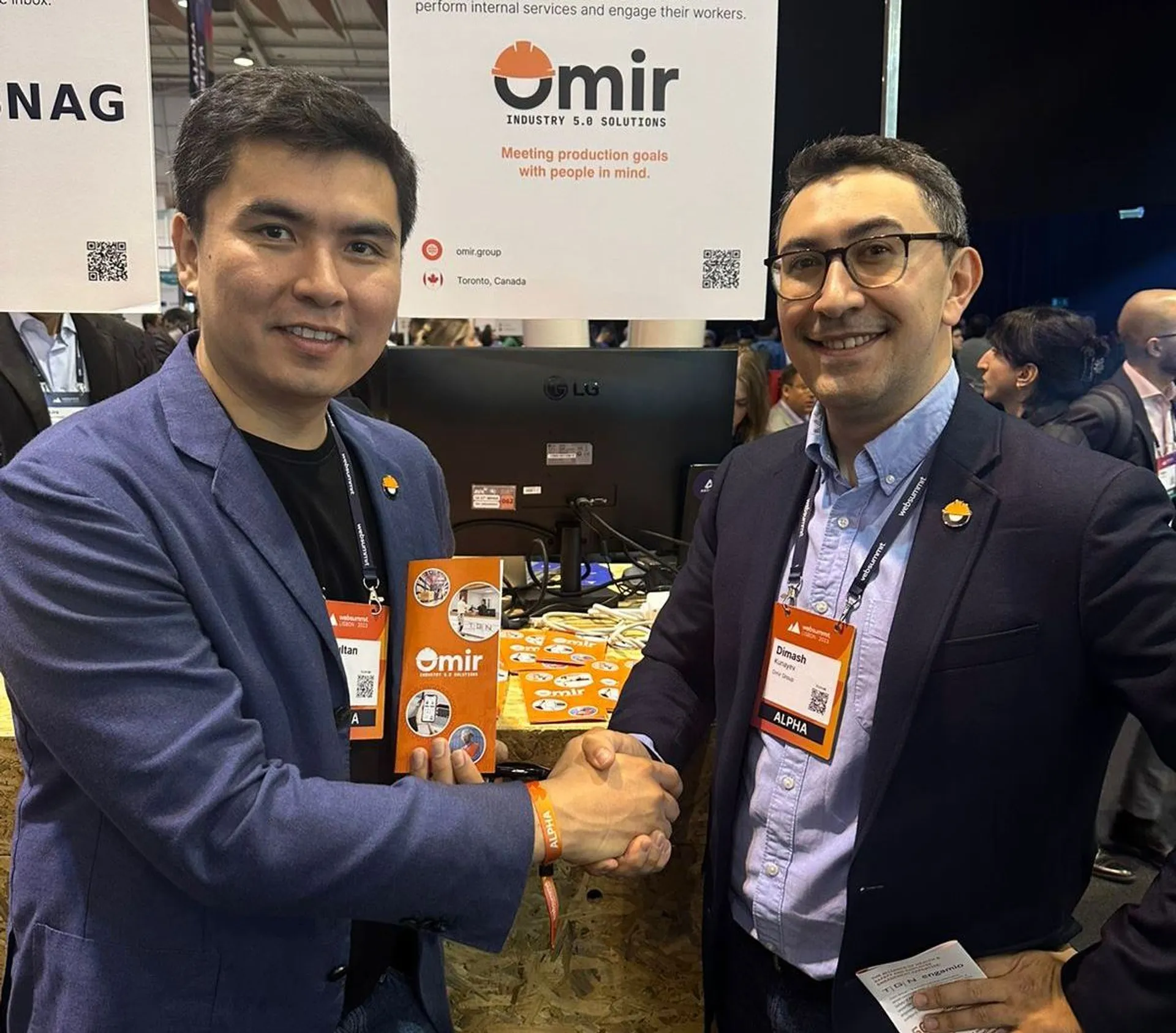 На фото: со-основатели Нурсултан Шоканов и Димаш Кунаев представляют Omir 
на Websummit’2023, Лиссабон, Португалия