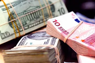 Капитал - Трем банкам Казахстана запретили продавать валюту