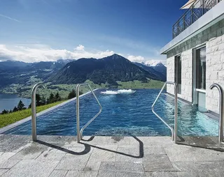 Капитал - Самые необычные бассейны мира